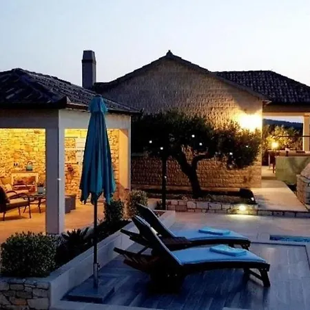 House Ita * Postira