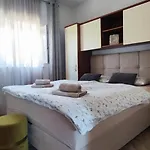 House Ita 펜션 포스티라